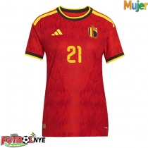 Camiseta Bélgica Timothy Castagne #21 Primera Equipación para mujer Mundial 2026 manga corta